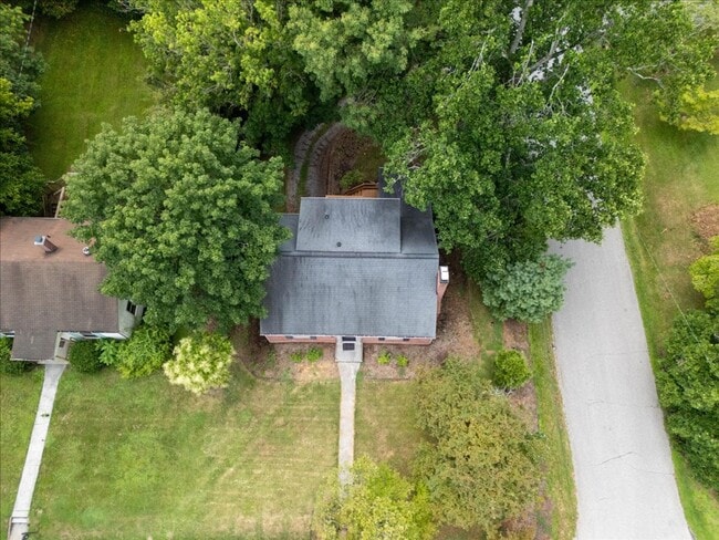 Building Photo - 1100 Kentwood Dr