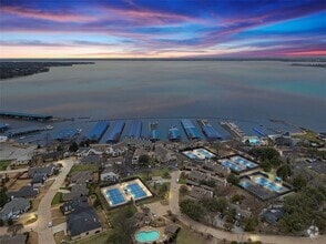 Building Photo - 540 Yacht Club Dr