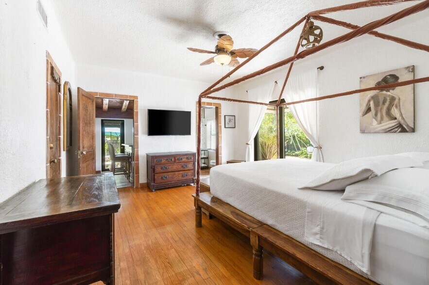 Building Photo - 400 33rd St