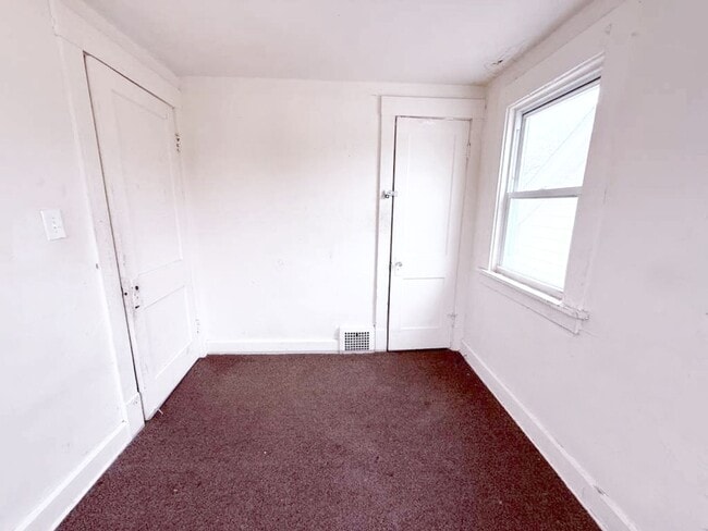 Building Photo - 3-BED, 1 BATH BEAUTIFUL SINGLE- FAMILY HOME IN MAPLE HEIGHTS!