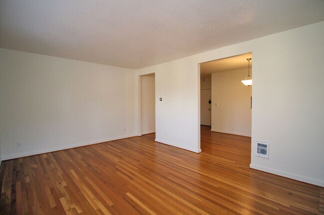 Building Photo - 1928 SW Laurel St