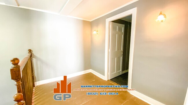 Building Photo - 102 S Main St