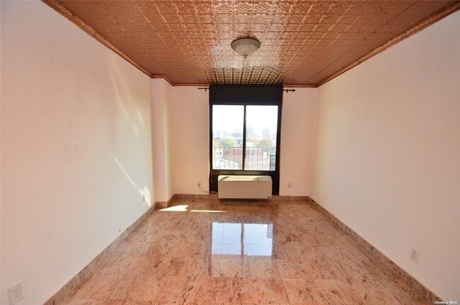 Building Photo - 25-40-40 Shore Blvd