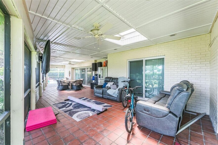 Building Photo - 5706 S Travelers Palm Ln