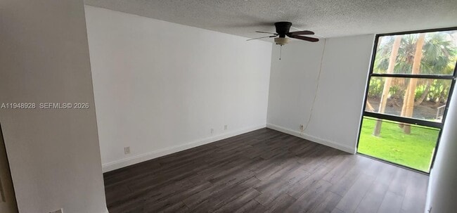 Building Photo - 20379 W Country Club Dr