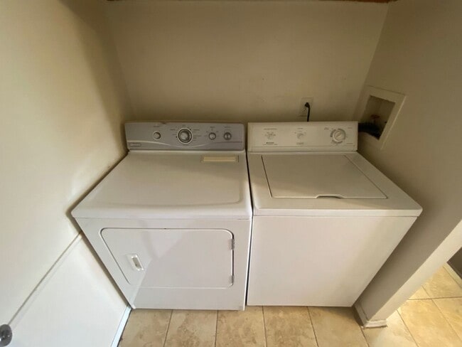 Building Photo - ? Move-In Ready 3BR Townhome | Ask About O...