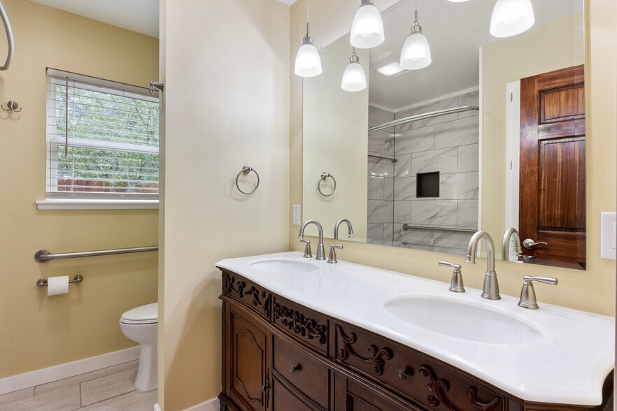 Building Photo - 17215 Sugar Crest Dr