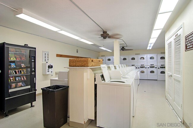 Laundry Room - 1605 Hotel Cir S