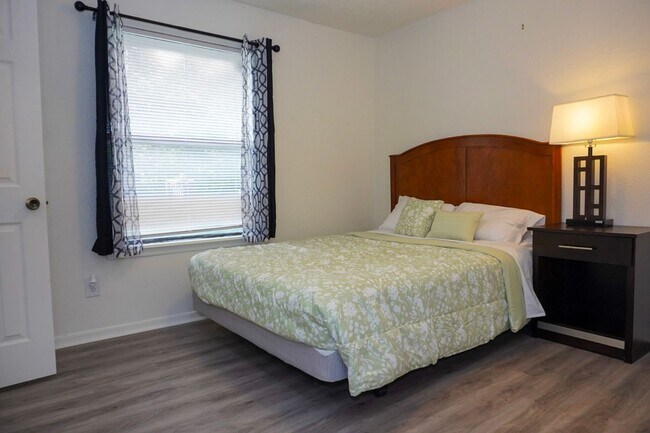 Building Photo - Updated 3-Bedroom with Vaulted Ceilings and Corner Lot Charm