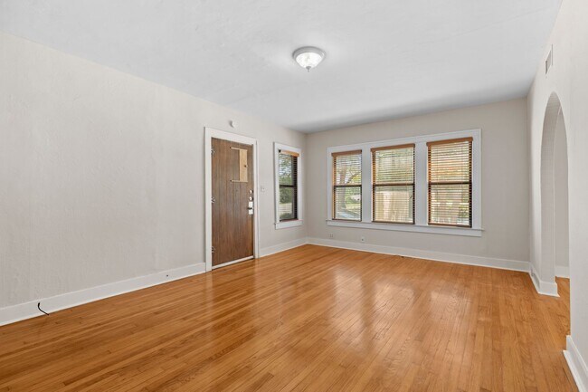 Building Photo - 526 Pershing Ave