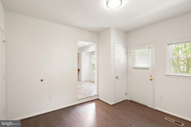Building Photo - 8902 Huxley Ct
