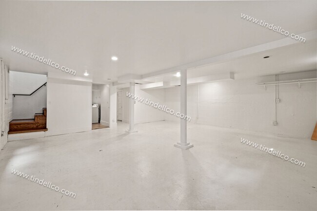 Building Photo - Modern Mediterranean 2 Bed/2 Bath with plenty of space - Pet Friendly!