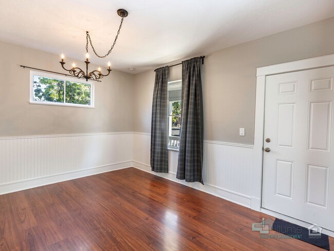 Building Photo - Charming 2-Bedroom Home with Private Yard in the Heart of St. Johns