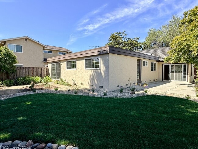 Building Photo - 1376 Spoonbill Way