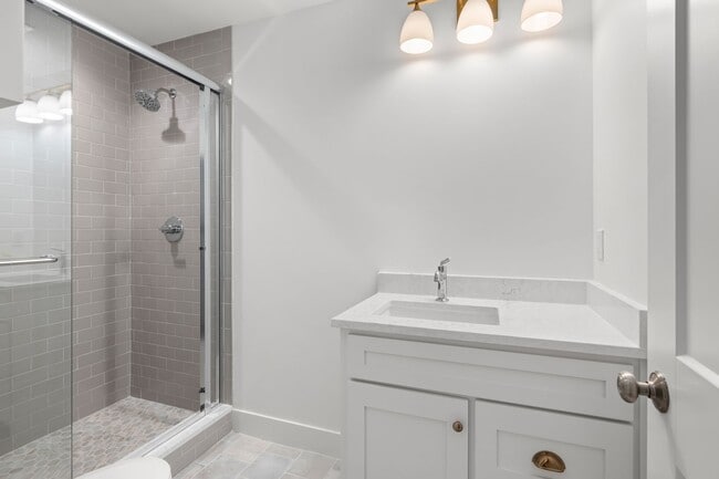 Building Photo - Main St Townhomes