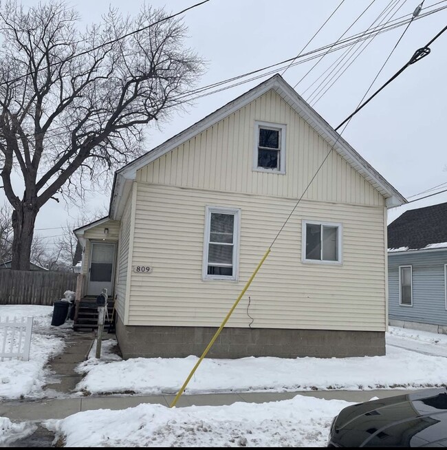 Building Photo - 809 Elk St