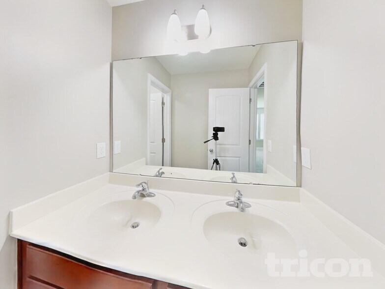 Building Photo - 140 Ashberry Ln