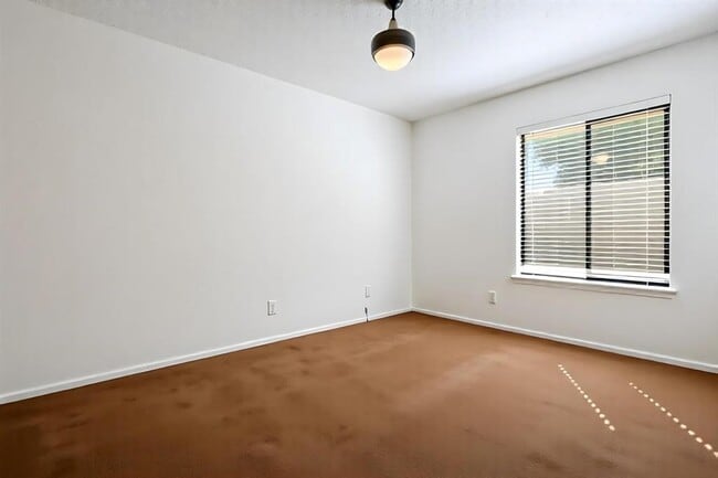 Building Photo - 9504 Quail Village Ln