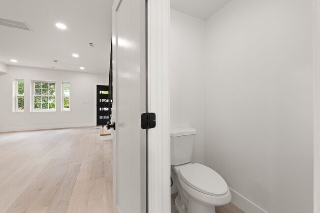 Building Photo - DC1026