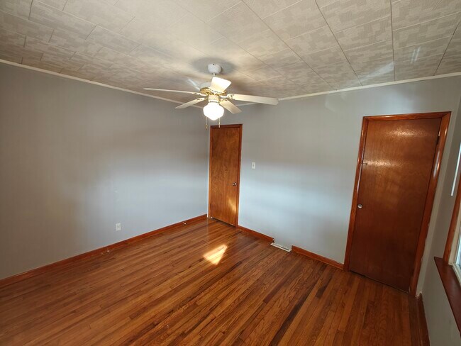 Building Photo - 7605 Poplar Rd