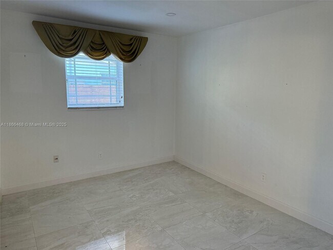 Building Photo - 6651 SW 91 Ave