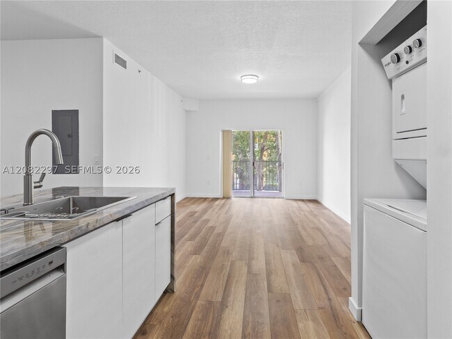 Building Photo - 7280 NW 114th Ave
