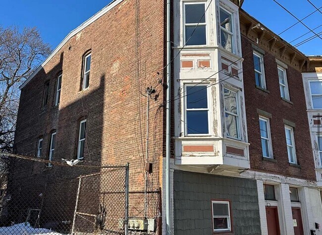 Building Photo - 11 Liberty St