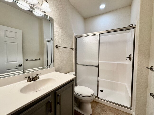 Building Photo - 3-Bedoom 1-Story Condo In Eagle Pointe! St...
