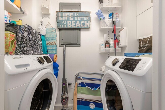 Building Photo - 6917 Collins Ave