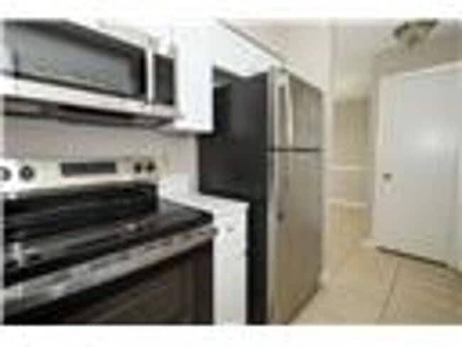 Building Photo - 204 Dorchester Square