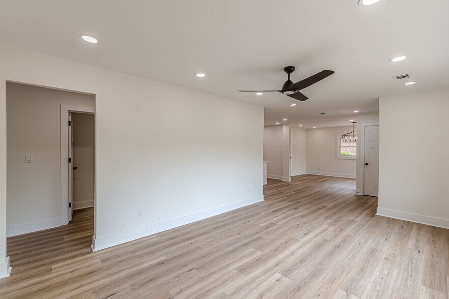 Building Photo - 525 Rosemont Dr