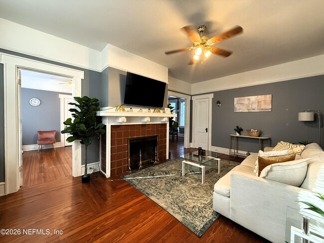 Building Photo - 146 W 6th St