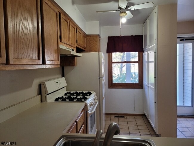 Building Photo - 133 Carriage Ln