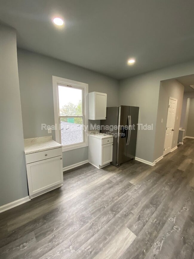 Building Photo - 22 Riverview Ave