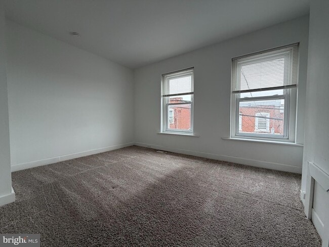 Building Photo - 731 E 4th St