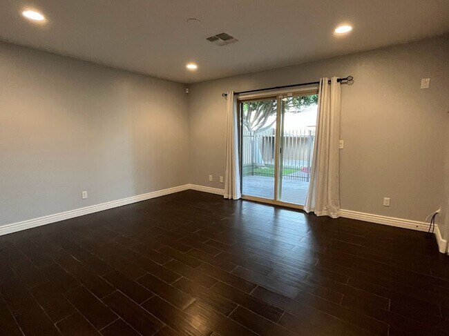 Building Photo - Elegant North Glendale Retreat with Premium Upgrades