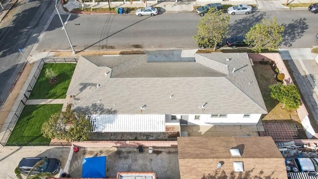 Building Photo - 2 br, 1.5 bath Duplex - 1160 North Fries A...