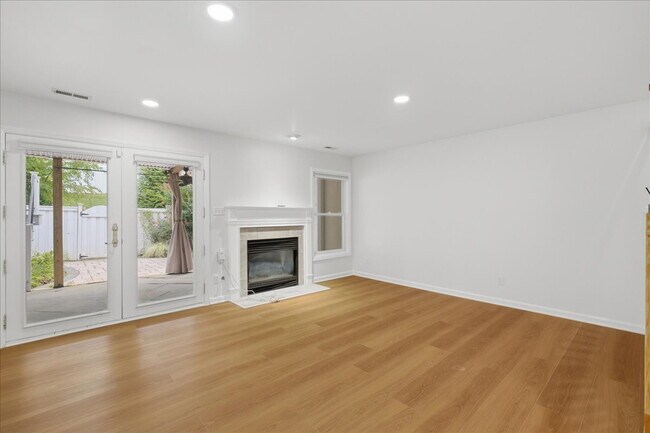 Building Photo - Elegant Corner-Lot Home with Spacious Living in Great Oak
