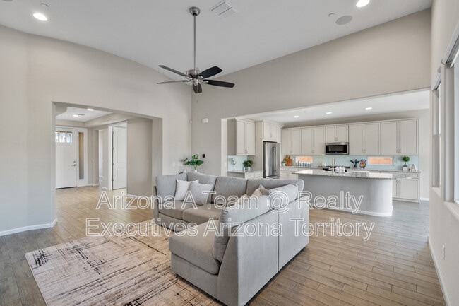 Building Photo - 14224 N Silverleaf Ln