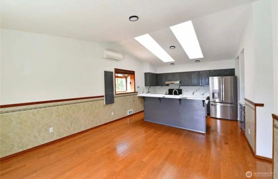 Building Photo - 3829 90th Ave E