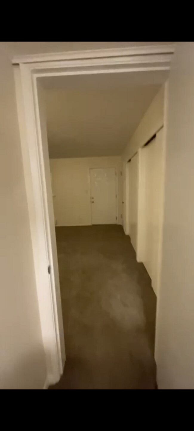 Building Photo - 12827 Glenwood Ave SW