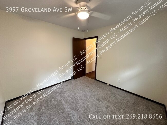 Building Photo - 3997 Groveland Ave SW