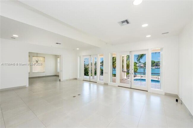 Building Photo - 621 N Mashta Dr