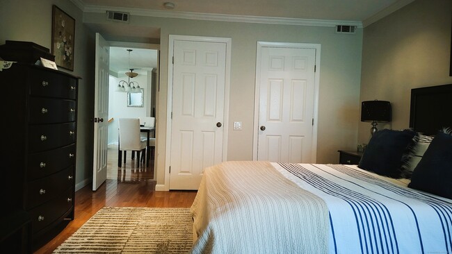 Building Photo - 2 Cypress Ln