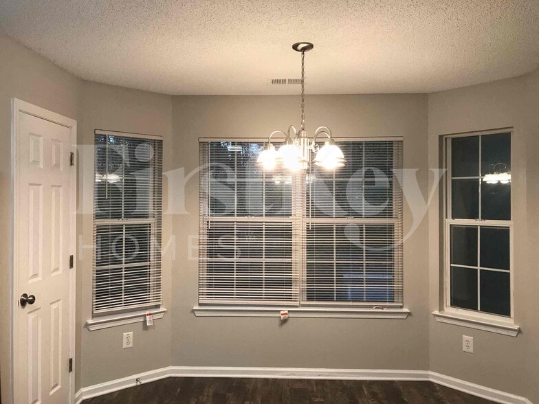 Building Photo - 4020 Brookfield Way