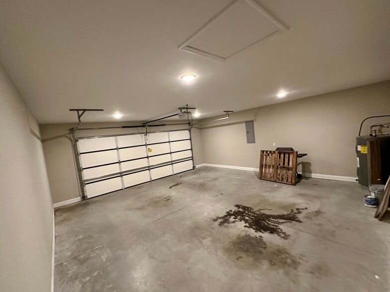 Building Photo - 1729 White Rd