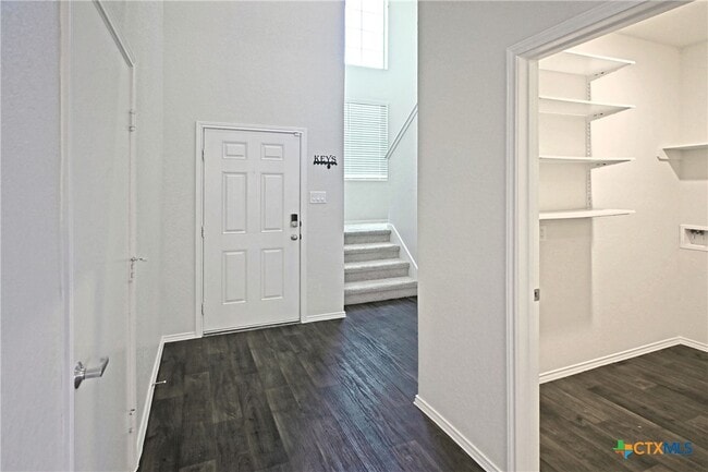 Building Photo - 884 Armadillo Dr