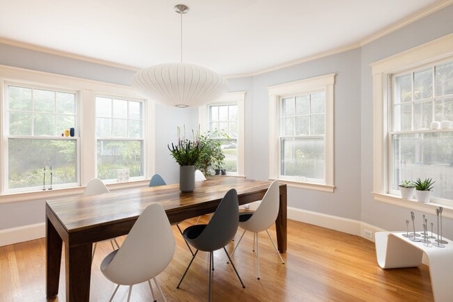 Building Photo - 17 Willow St