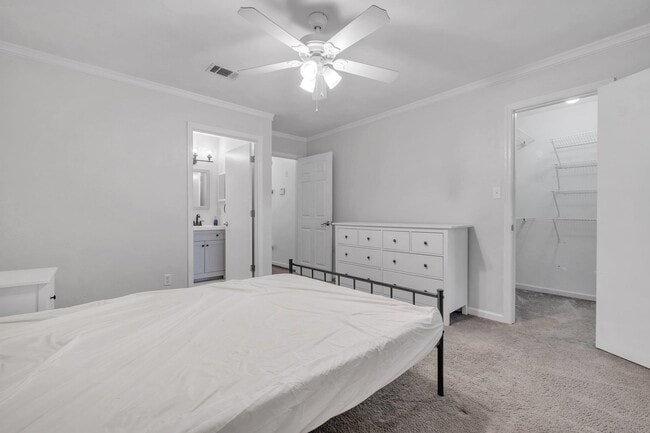 Building Photo - 2424 Ian Dr