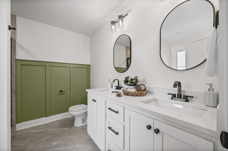 Building Photo - 361 Frontier Dr